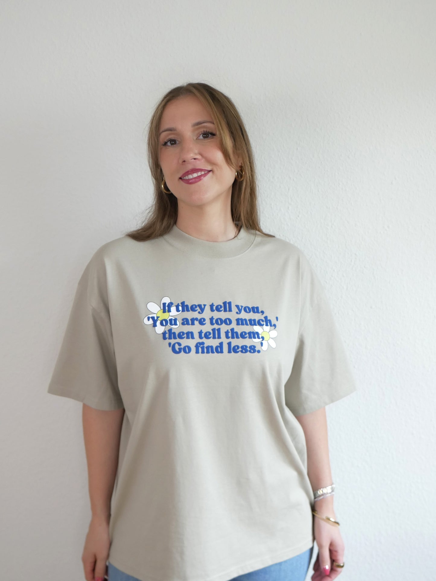 La Polcevitas "go find less" T-Shirt