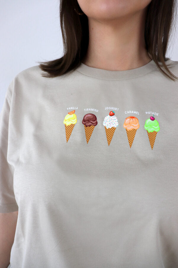 La Polcevitas Eisladen T-Shirt ohne Backprint in Desert Dust