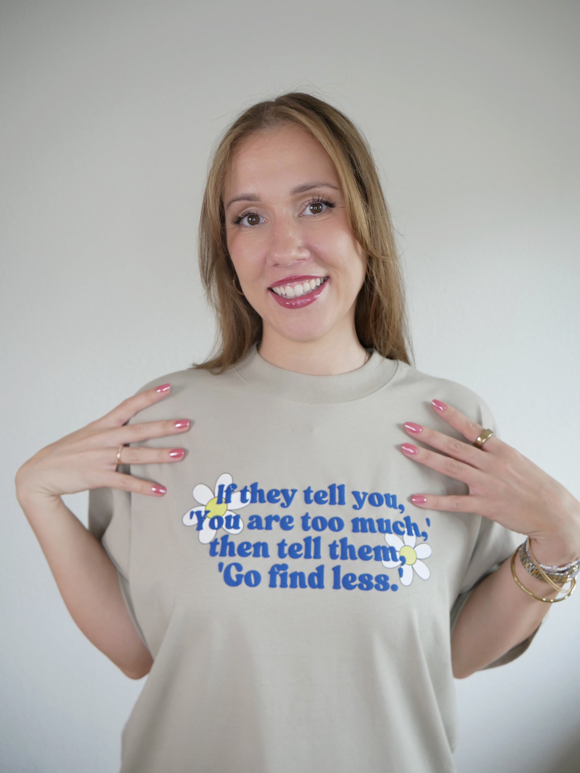 La Polcevitas "go find less" T-Shirt