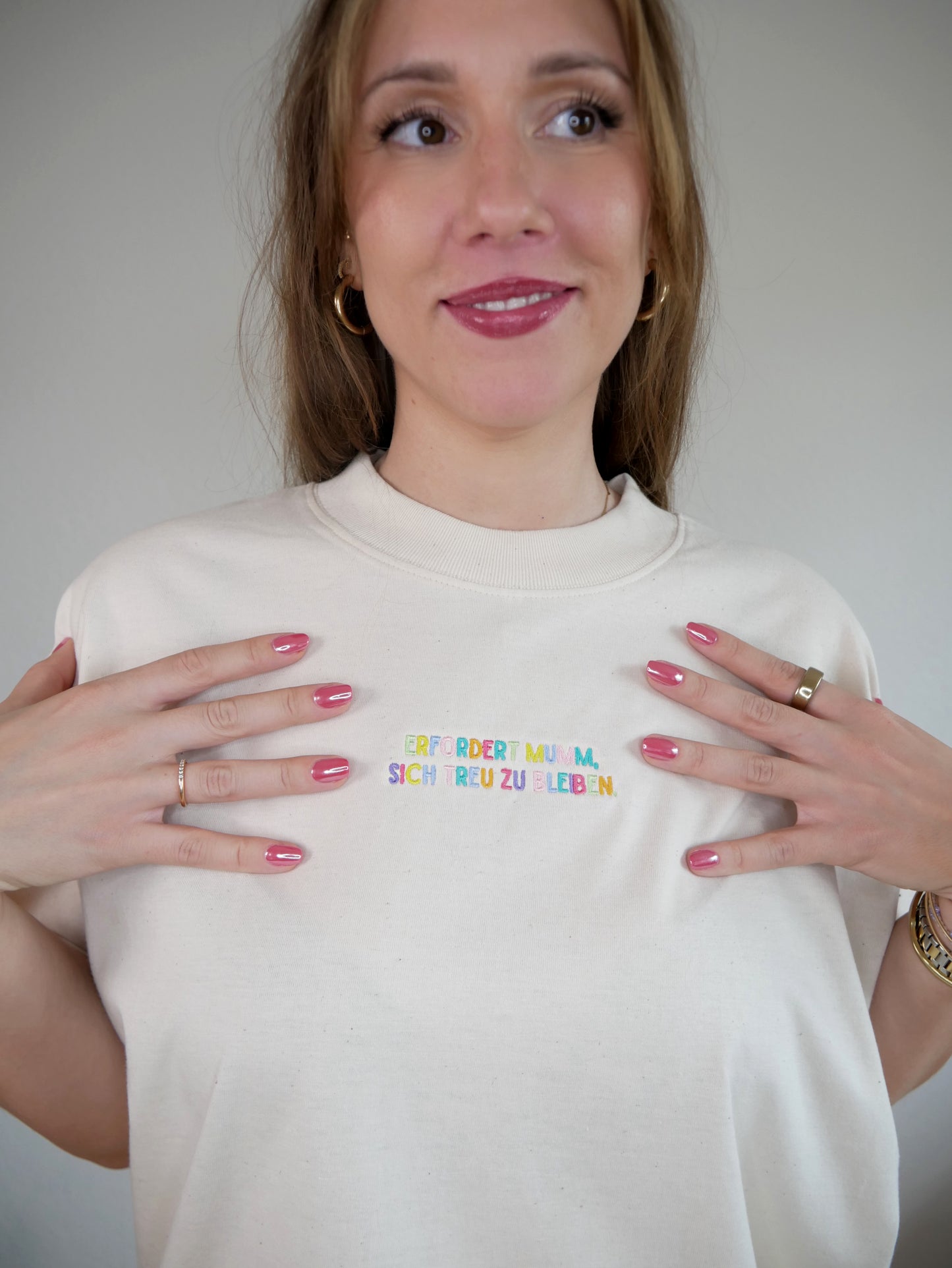 La Polcevitas "Erfordert Mumm, sich treu zu bleiben" T-Shirt in Natural