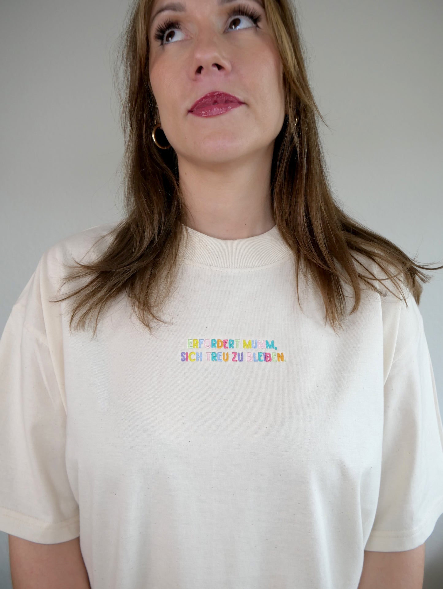 La Polcevitas "Erfordert Mumm, sich treu zu bleiben" T-Shirt in Natural
